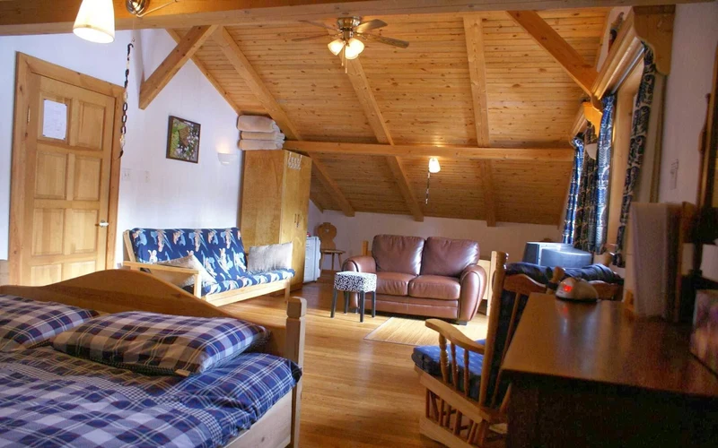 Alpenglow Bed and Breakfast in the town of Kimberley, shuttle-distance lodging from the ski-in ski-out properties at Kimberley Alpine Resort, British Columbia