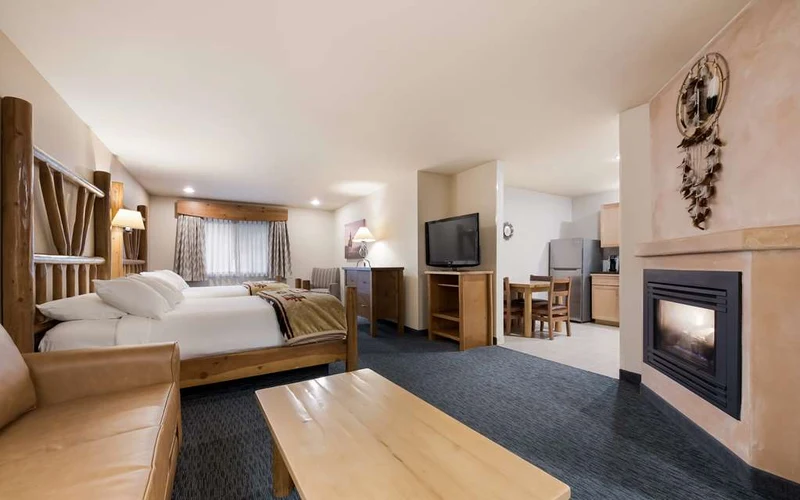 The lodge-style Best Western Plus Kentwood Lodge on South Main Street in Ketchum, Idaho, a short walk from River Run and the ski-in ski-out lodging question at Sun Valley
