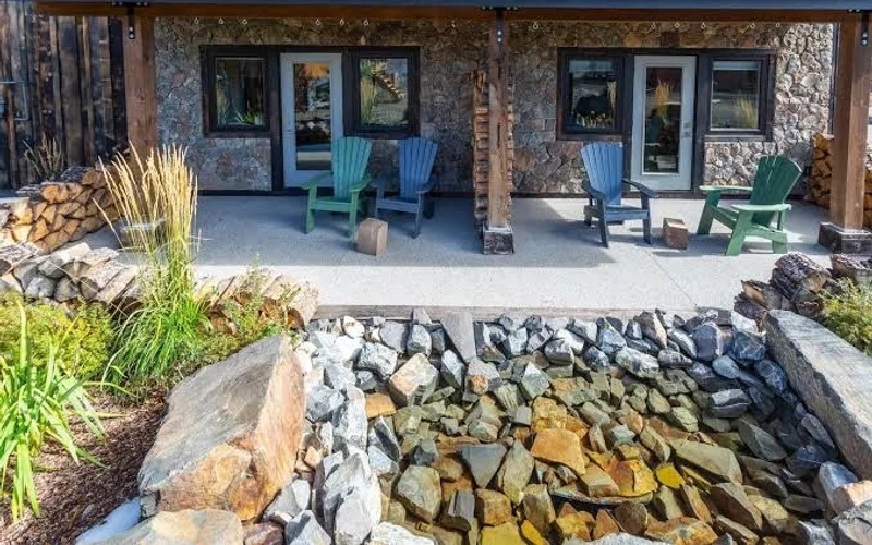 Blackstone Bed & Breakfast in a log home off Highway 3, car-access lodging near the ski-in ski-out properties at Fernie Alpine Resort, British Columbia