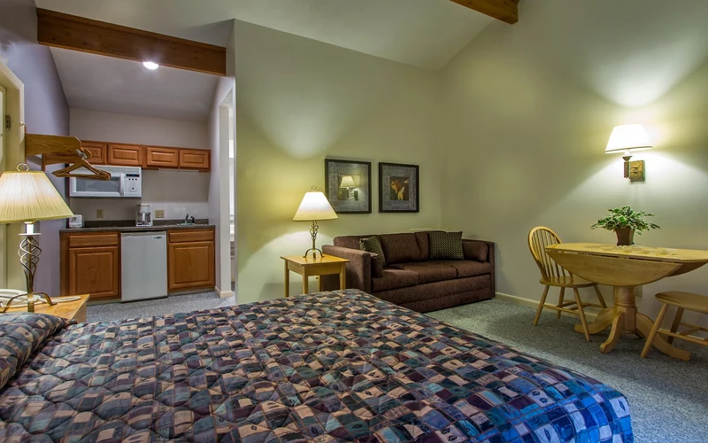 Cedarbrook Hotel on US-4 near the Skyeship base, budget lodging away from the ski-in ski-out lodging at Killington, Vermont