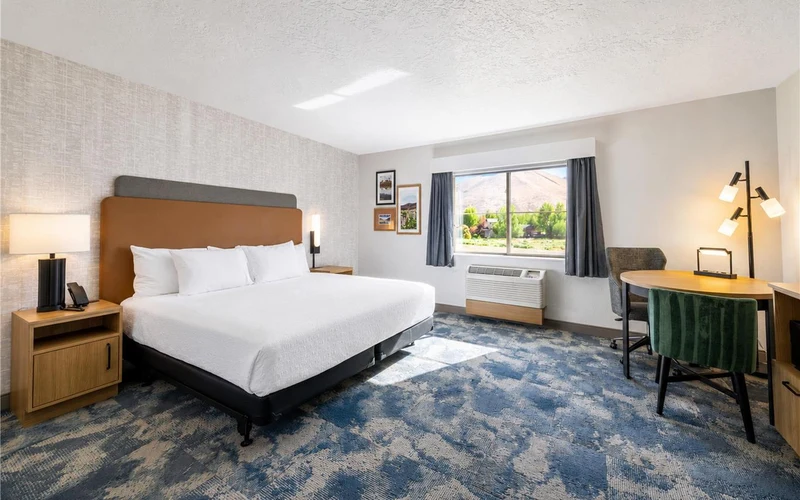 The Hampton Inn by Hilton in Hailey, Idaho, the cheapest bed in this Sun Valley ski-in ski-out lodging comparison and the farthest from Bald Mountain