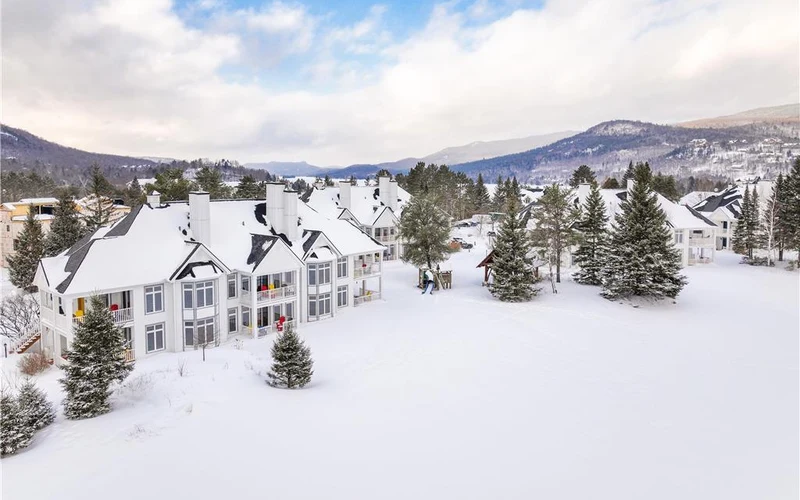 Hilton Grand Vacations Club on Chemin des Saisons, 2 km from the ski-in ski-out hotels of Mont-Tremblant, Quebec