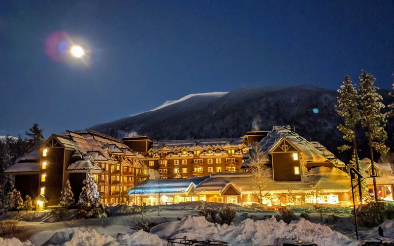 Hilton Vacation Club Lake Tahoe Resort on Ski Run Boulevard beside the lake, a shuttle-access option among ski-in ski-out hotels in Lake Tahoe, California