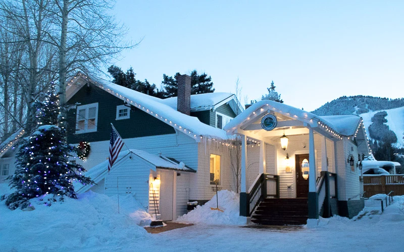 Huff House Inn and cabins on Deloney Avenue in Jackson, an in-town alternative to Jackson Hole ski-in ski-out hotels in Wyoming