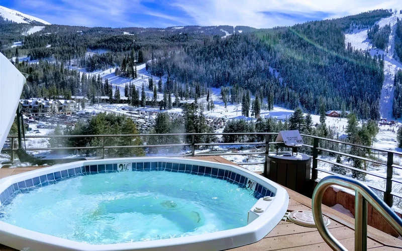 Hyatt Place on US-6 at Keystone, a seven-minute walk from the Mountain House lifts and the ski-in ski-out lodging at River Run, Colorado