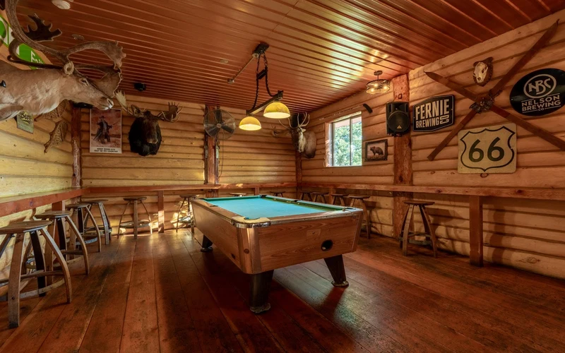 Raging Elk Adventure Lodging, a hostel in the town of Fernie, shuttle-distance from the ski-in ski-out properties at Fernie Alpine Resort, British Columbia