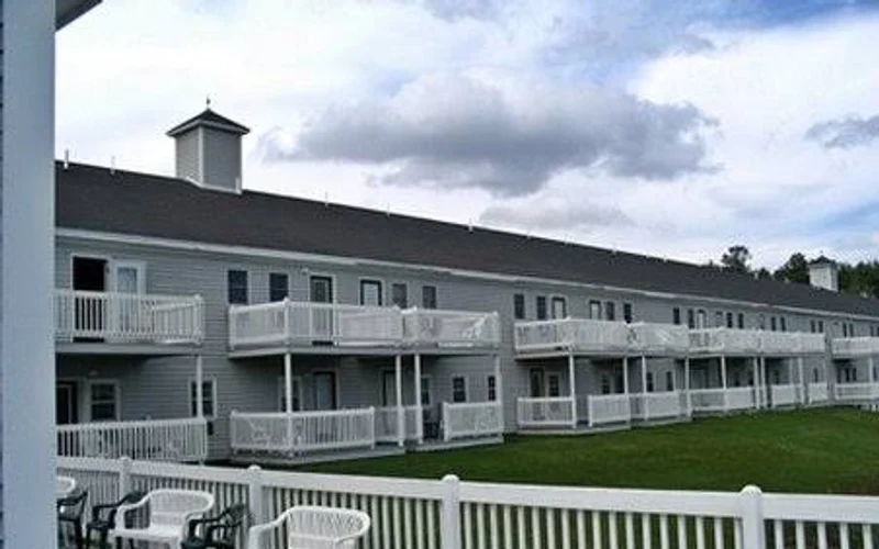 River View Resort on the Androscoggin River in Bethel, Maine, 4.1 miles from the ski-in ski-out lodging at Sunday River