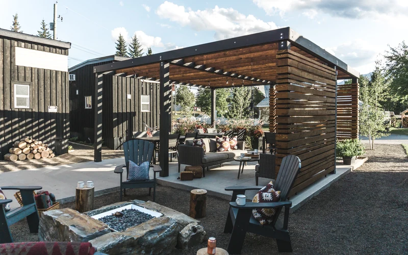Snow Valley Lodging on 7th Avenue in downtown Fernie, shuttle-distance from the ski-in ski-out properties at Fernie Alpine Resort, British Columbia