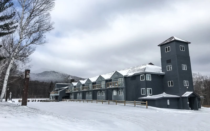 The Mountain Inn on Old Mill Road near the Snowshed base, walking-distance lodging by the ski-in ski-out lodging at Killington, Vermont